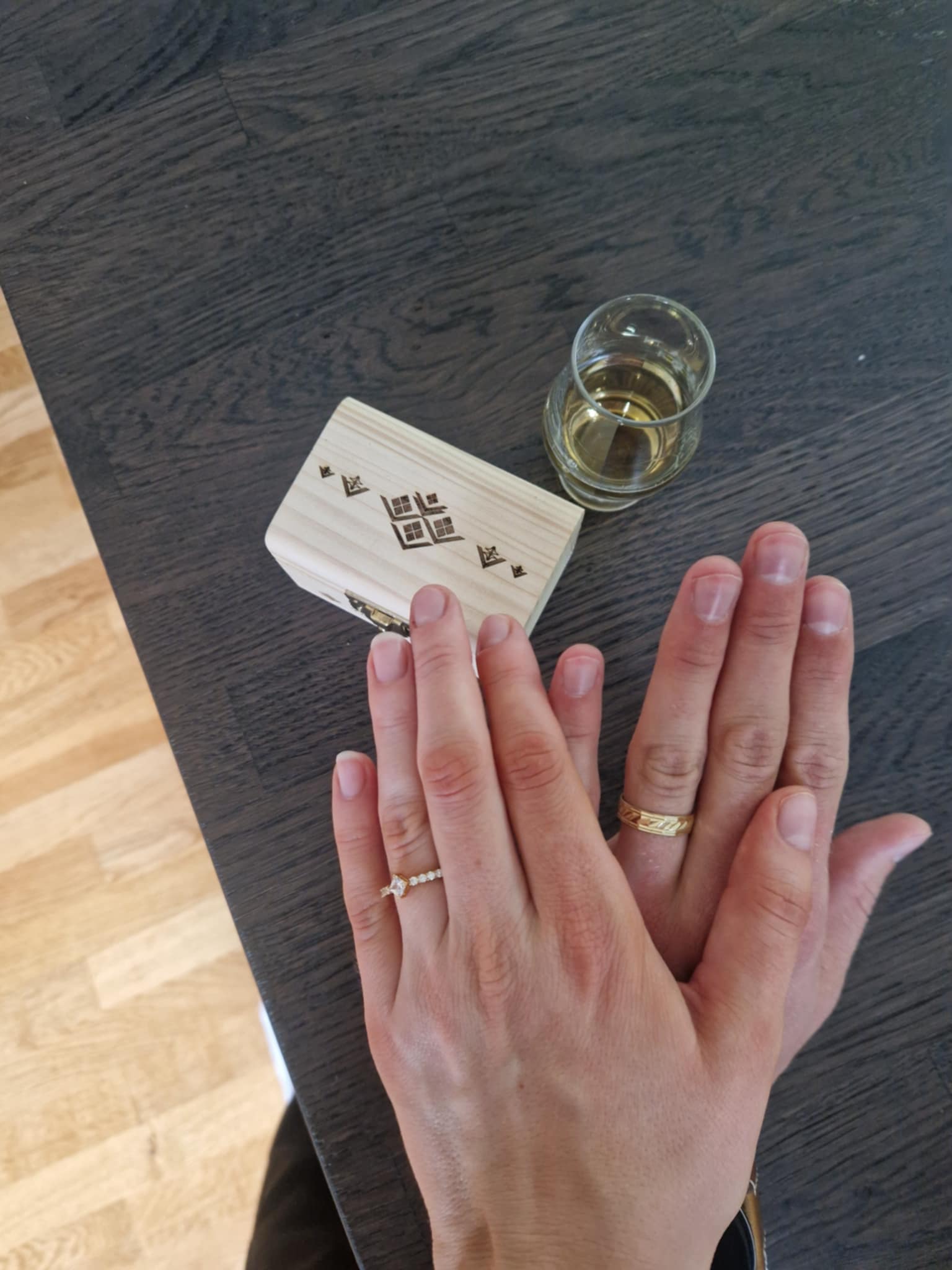 Brudpar i solnedgång